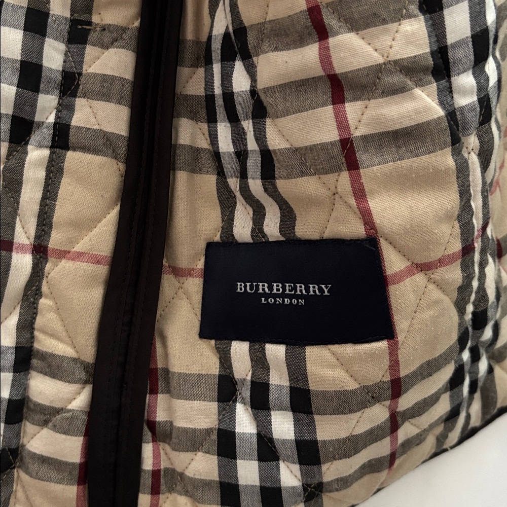 Burberry Women’s Black Quilted Barn Jacket - Picture 10 of 13